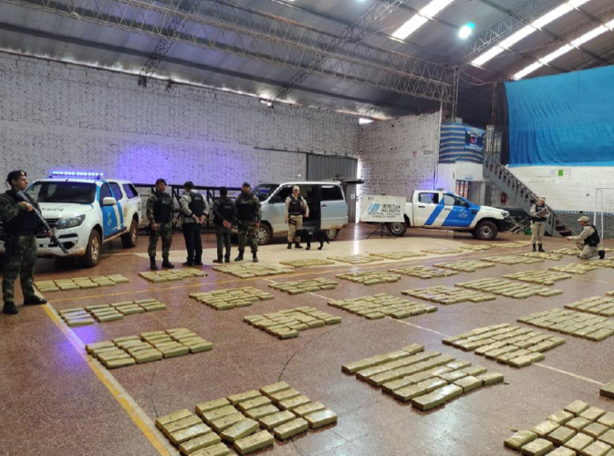 DETIENEN A PARAGUAYOS CON MÁS DE 1600 Kg. DE MARIHUANA EN MISIONES ARGENTINA